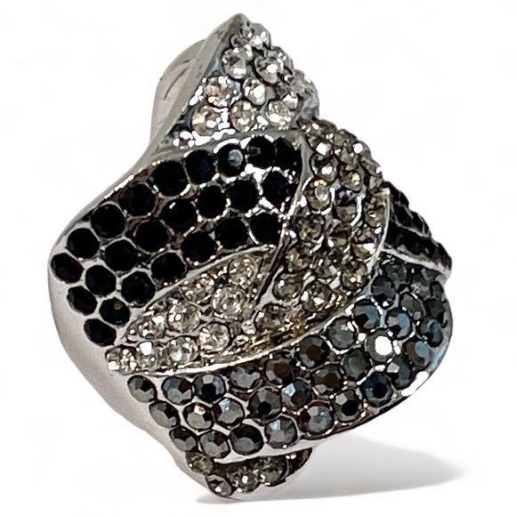 ❤️ Lia Sophia ‘Cocktail Hour’ Braided Rhinestone Statement Ring - Picture 3 of 5